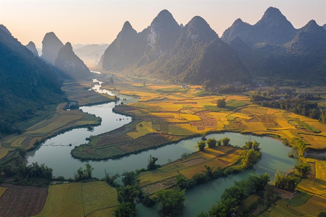 Quây Sơn – a gorgeous, a ways flung river