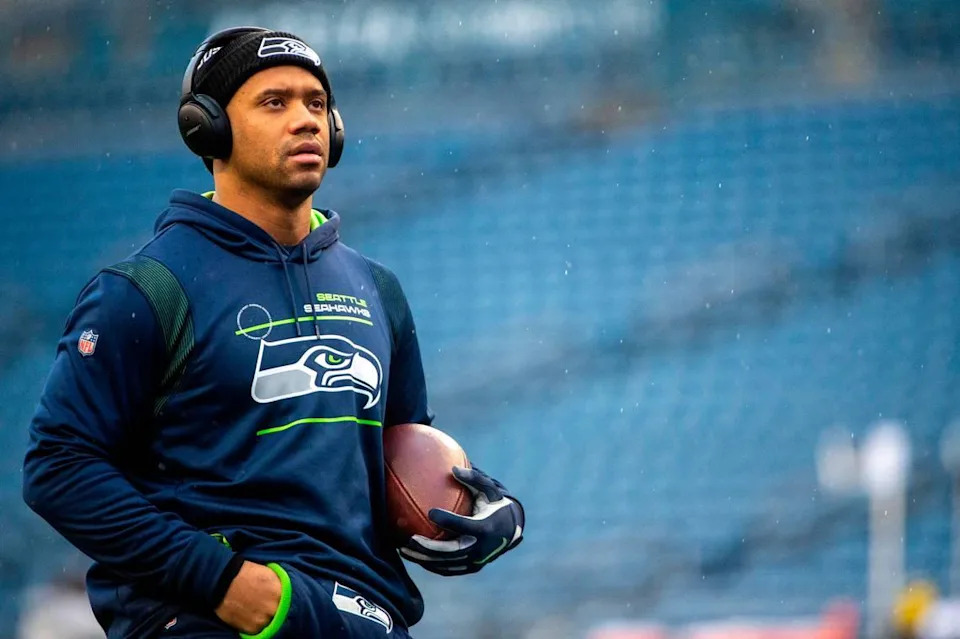 GM John Schneider has a message to Seahawks fans for 2022, and on Russell Wilson’s health