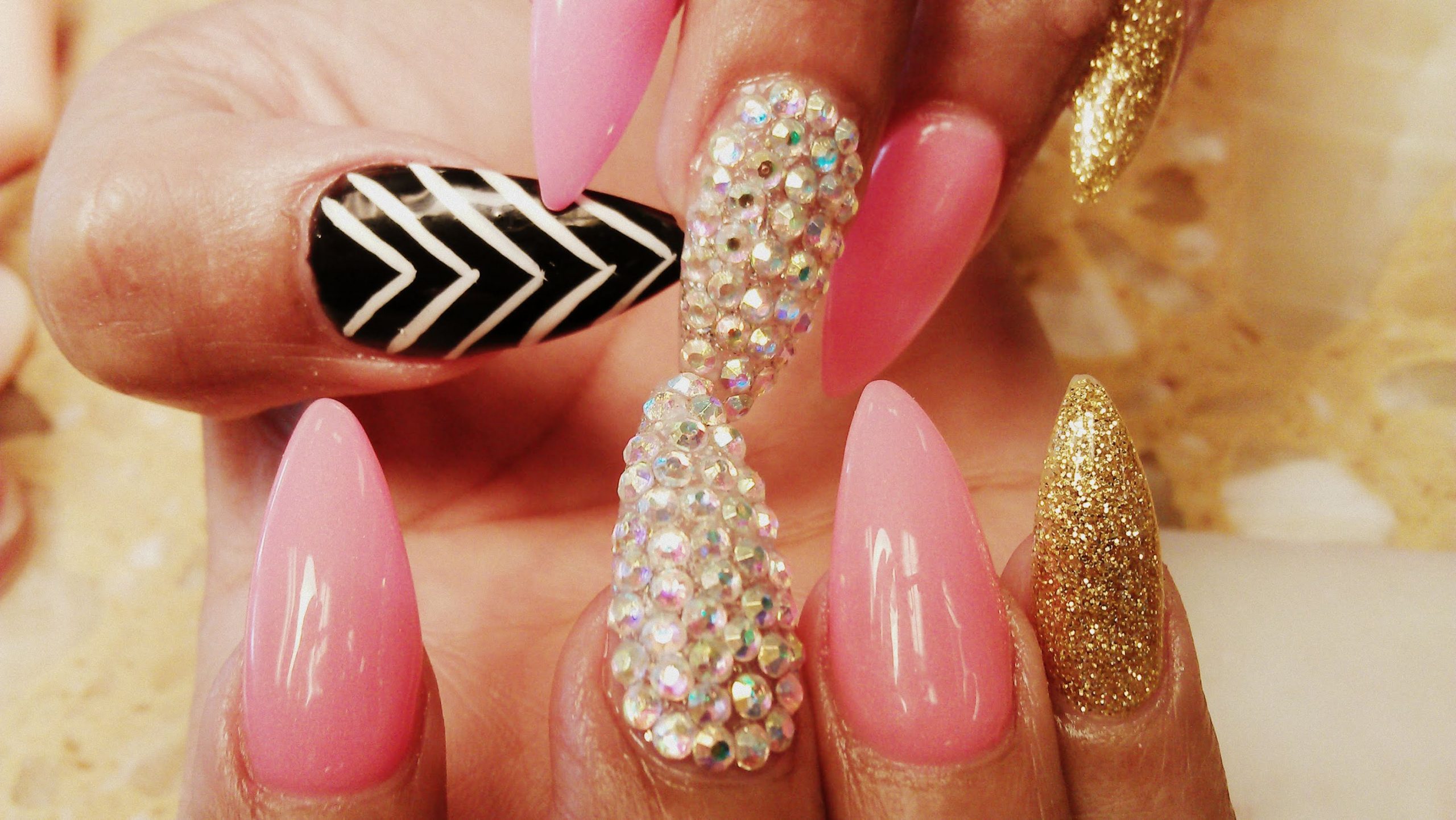 5 Vital Advantages of Acrylic Nails