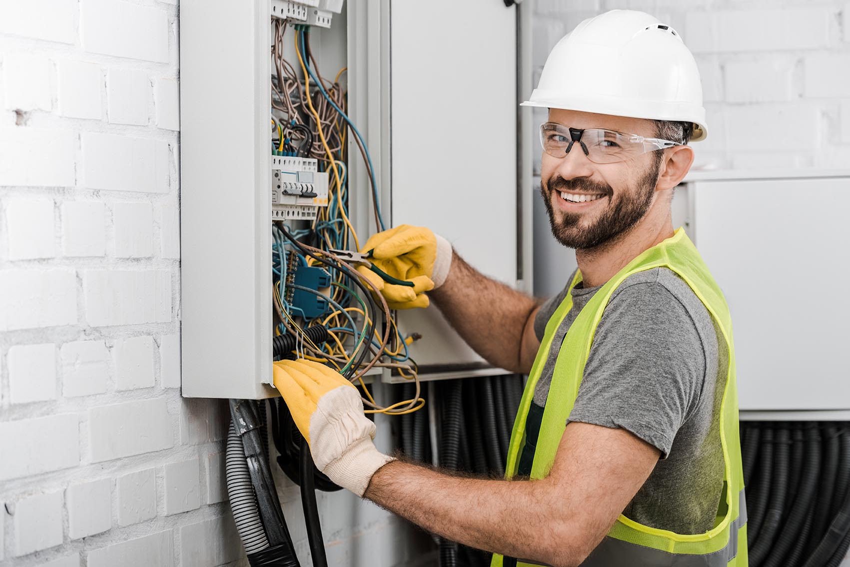 Finding the Best possible and Skilled Electricians in St Albans: