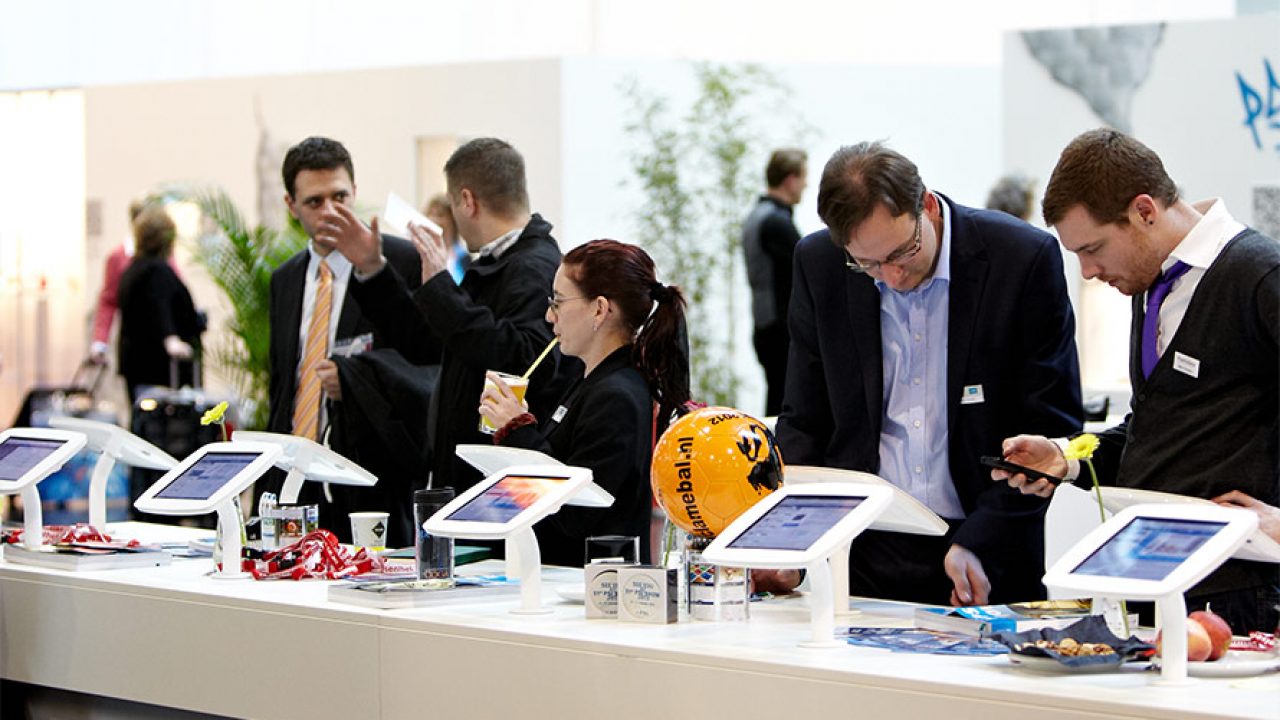 iPads or Laptops – Which Gadgets Are Best for Your Trade Conferences?